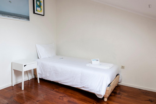 Cosy top floor single bedroom in an 8-bedroom house