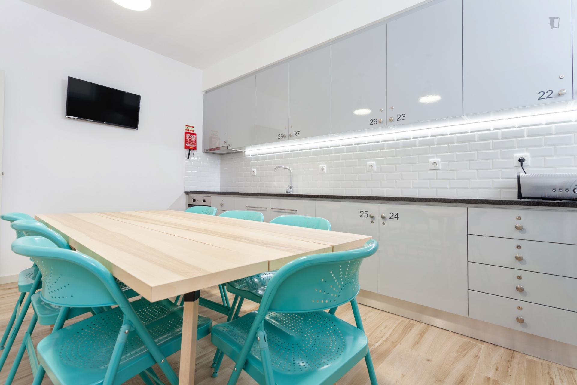 Wonderful and well-connected single ensuite bedroom close to Norte Shopping and Porto Business School