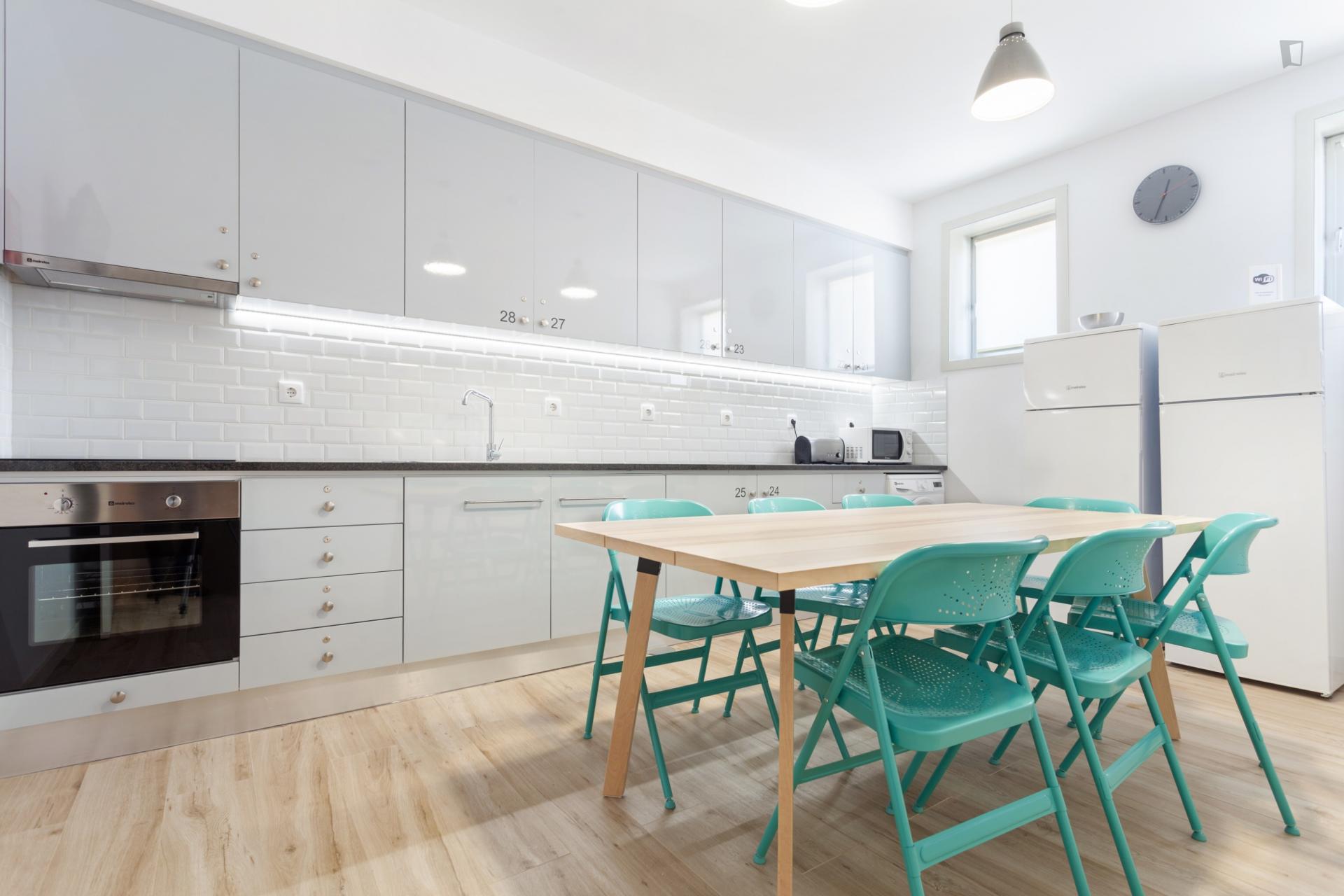 Wonderful and well-connected single ensuite bedroom close to Norte Shopping and Porto Business School