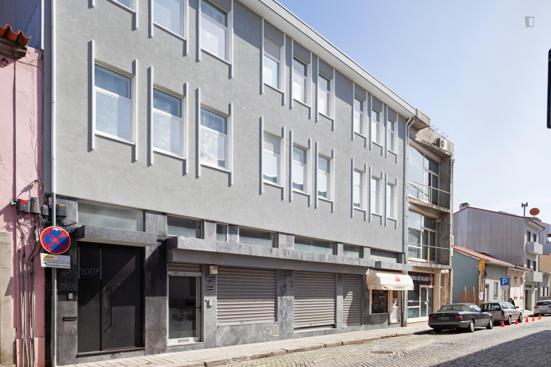 Wonderful and well-connected single ensuite bedroom close to Norte Shopping and Porto Business School