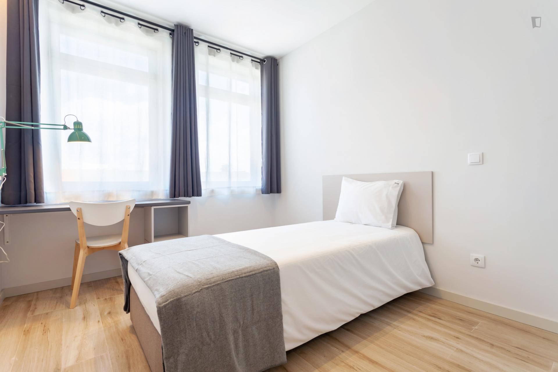 Wonderful and well-connected single ensuite bedroom close to Norte Shopping and Porto Business School