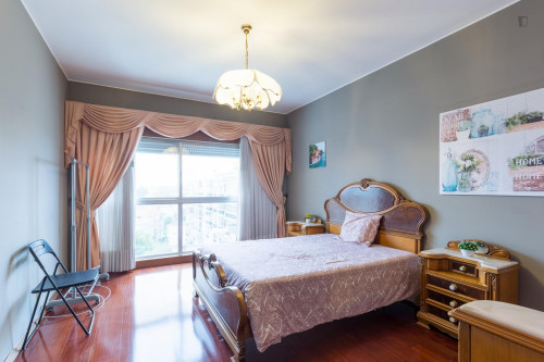 Spacious and bright bedroom close to Universidade Engenharia Porto  - Gallery -  1