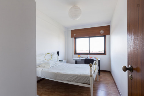 Pleasant double bedroom in the Pedrouços neighbourhood