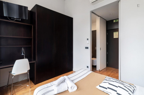 Sunny double bedroom ensuite with private kitchen close to Faculdade de Medicina da Universidade de Coimbra  - Gallery -  3