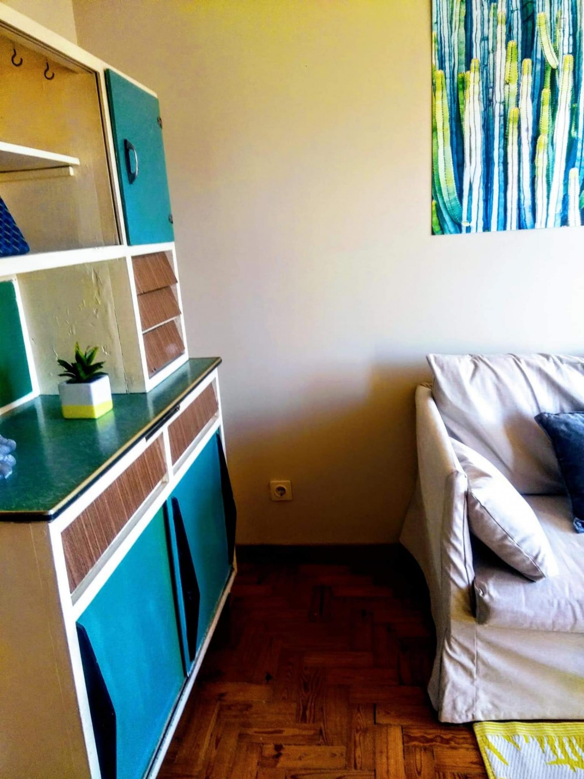 Twin bedroom in a 5-bedroom apartment near Jardim Fernando Pessa