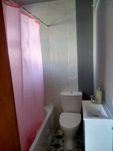 Twin bedroom in a 5-bedroom apartment near Jardim Fernando Pessa - Gallery - 9