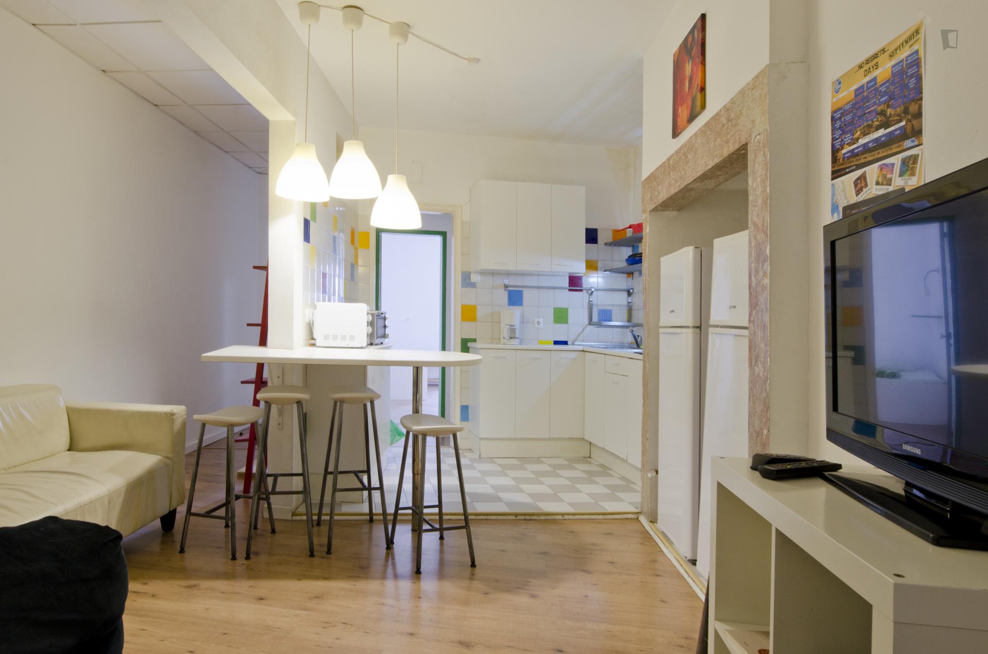 Cool single bedroom with a shower room, near the intendente metro