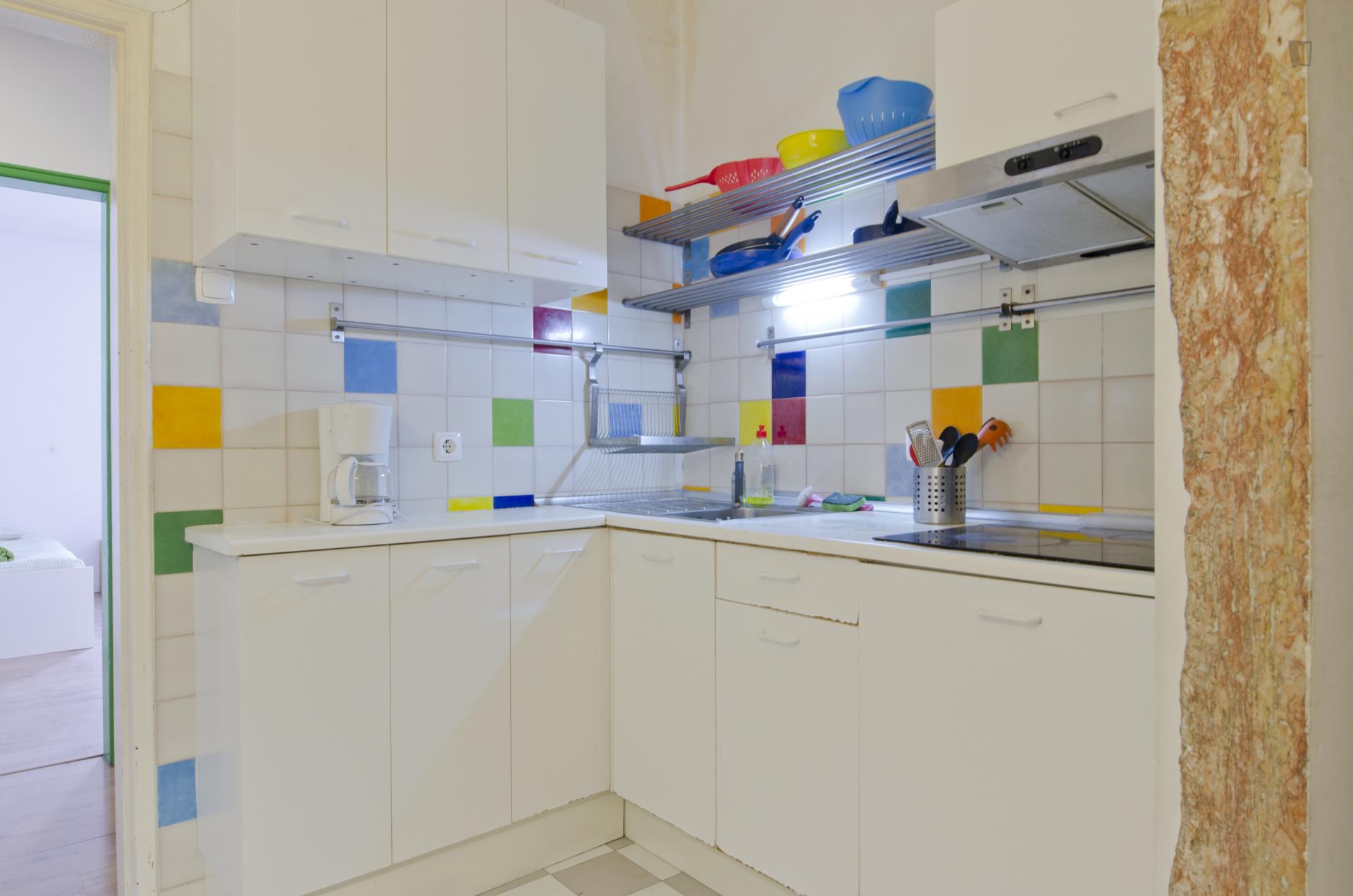 Cool single bedroom with a shower room, near the intendente metro