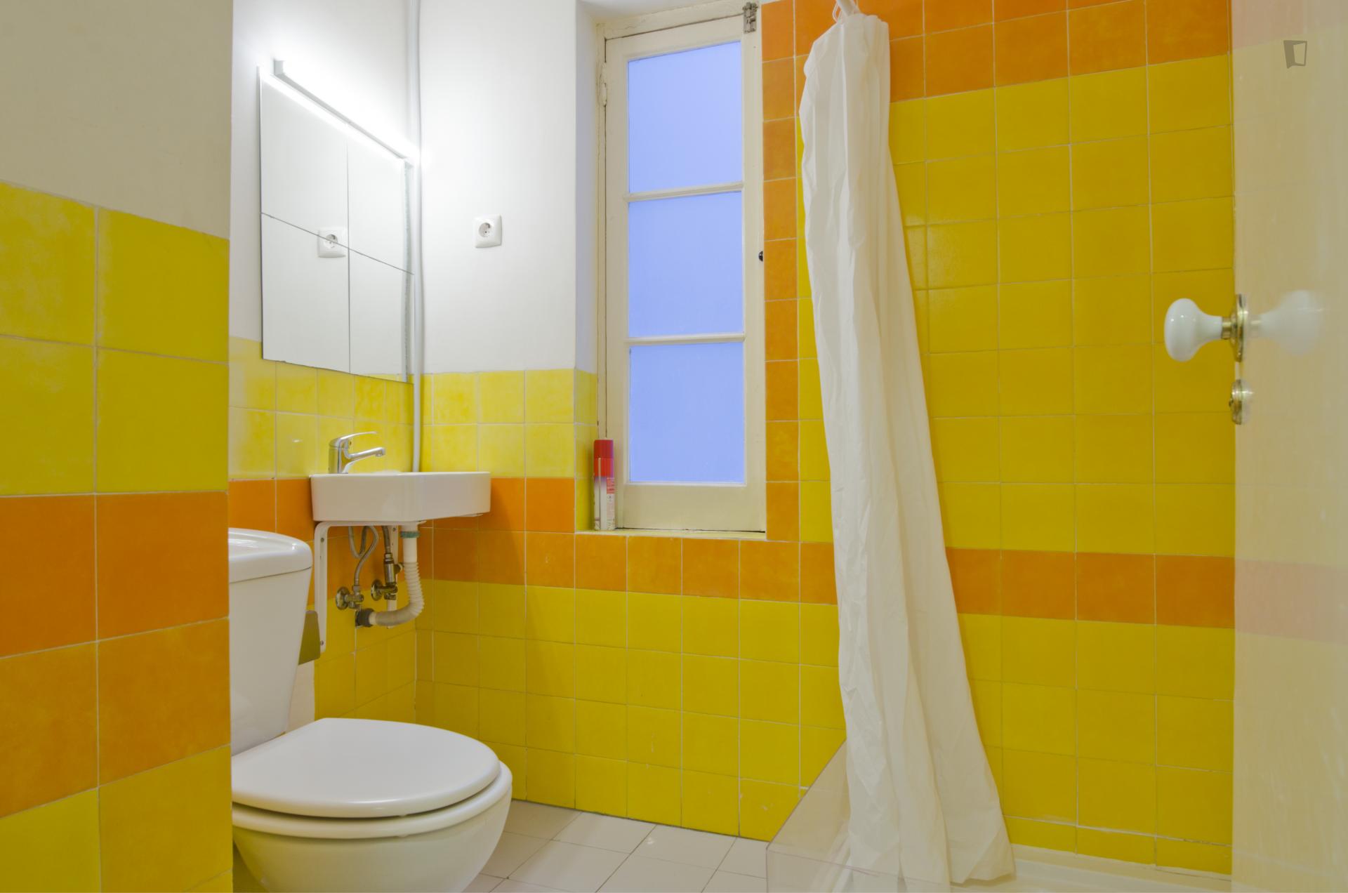 Cool single bedroom with a shower room, near the intendente metro