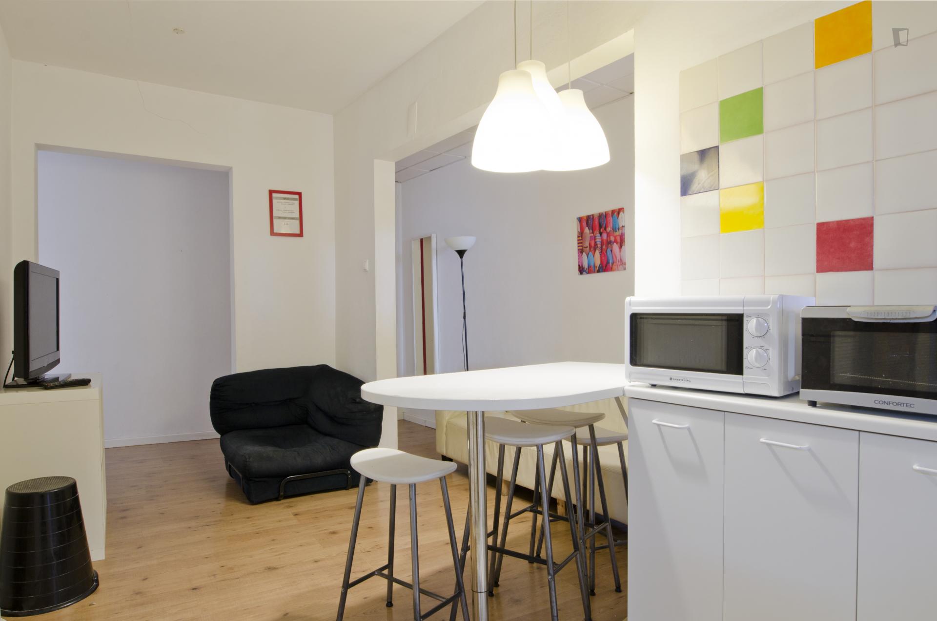 Cool single bedroom with a shower room, near the intendente metro