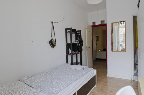 Cool single bedroom with a shower room, near the intendente metro  - Gallery -  3