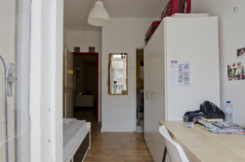 Cool single bedroom with a shower room, near the intendente metro  - Gallery -  4