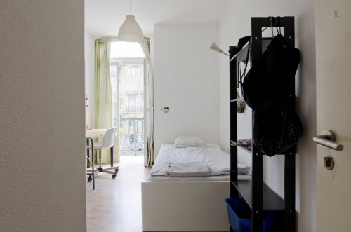  Cool Single Bedroom With A Shower Room, Near The Intendente Metro  -  Cool single bedroom with a shower room, near the intendente metro  - Gallery -  2