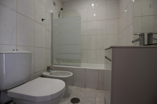 Comfortable double bedroom for a student near Braga Parque  - Gallery -  5