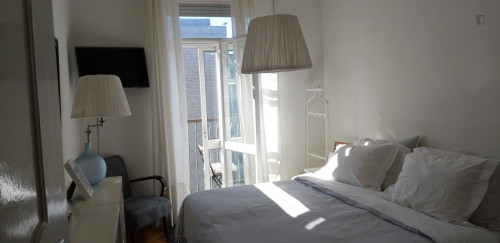 Large bedroom with balcony - Gallery - 17