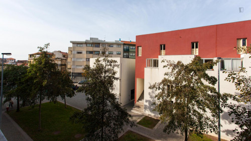 Single bedroom in a renowned architect housing complex, in Cedofeita - Gallery - 14