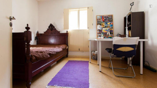 Single bedroom in 3-bedroom apartment in Porto  - Gallery -  1