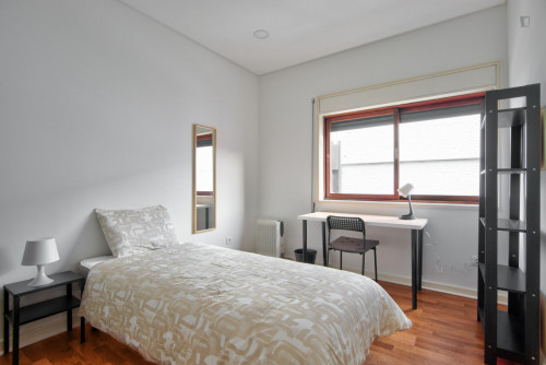 Cozy and sunny 4-bedroom apartment close to Coimbra train station - Gallery - 18