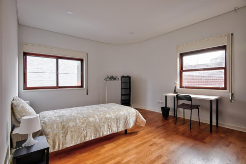 Cozy and sunny 4-bedroom apartment close to Coimbra train station - Gallery - 32