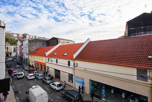 Cozy and sunny 4-bedroom apartment close to Coimbra train station - Gallery - 36