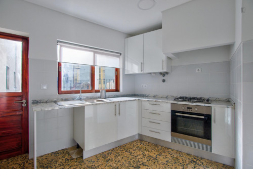 Cozy and sunny 4-bedroom apartment close to Coimbra train station - Gallery - 49