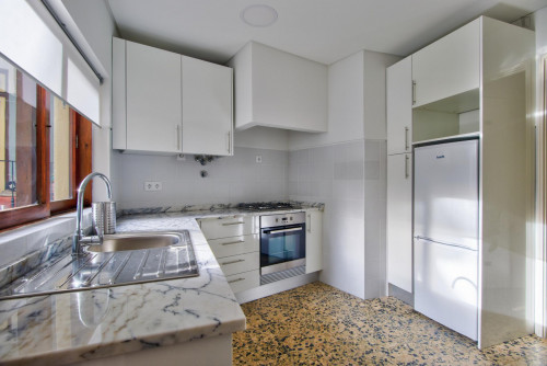 Cozy and sunny 4-bedroom apartment close to Coimbra train station - Gallery - 48