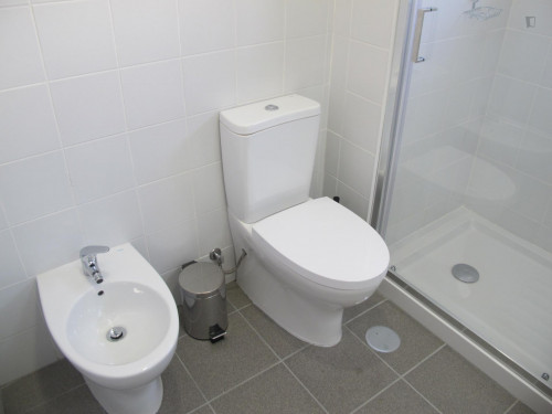 Cozy and sunny 4-bedroom apartment close to Coimbra train station - Gallery - 53