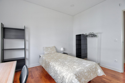Cozy and sunny 4-bedroom apartment close to Coimbra train station - Gallery - 13