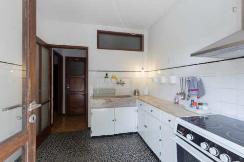 Sunny single bedroom near Universidade Lusíada do Porto - Gallery - 9