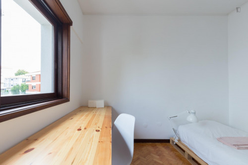 Sunny single bedroom near Universidade Lusíada do Porto - Gallery - 17