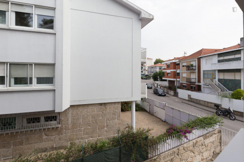 Sunny single bedroom near Universidade Lusíada do Porto - Gallery - 15