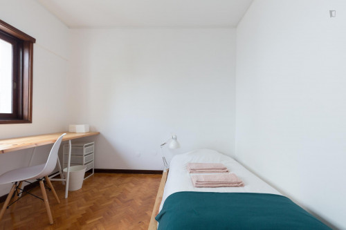 Sunny single bedroom near Universidade Lusíada do Porto  - Gallery -  2