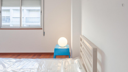 Single bedroom in a 6-bedroom apartment in Bonfim  - Gallery -  2
