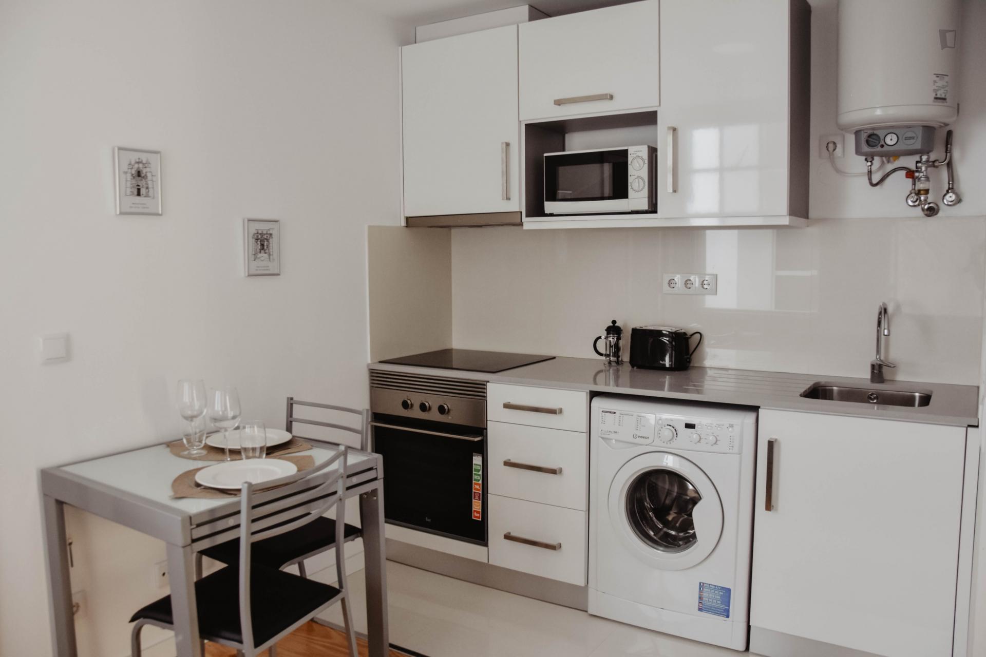 Beautiful 1-bedroom apartment close to Coimbra train station