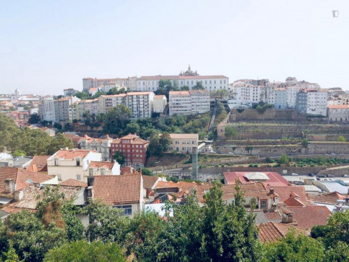 Modest single bedroom close to Universidade de Coimbra