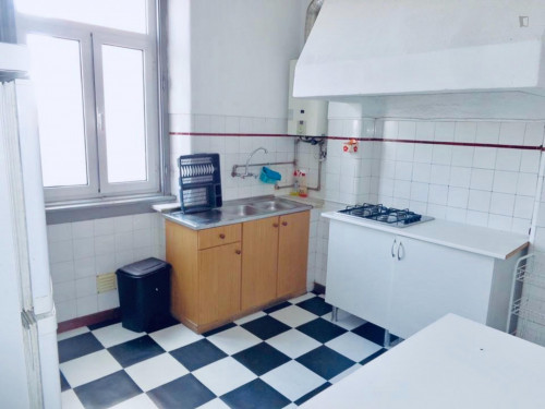 Modest single bedroom close to Universidade de Coimbra - Gallery - 10