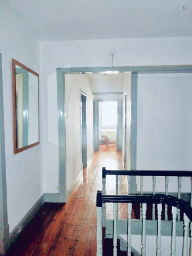 Modest single bedroom close to Universidade de Coimbra