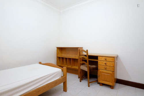 Single bedroom in a 4-bedroom apartment near Universidade de Coimbra  - Gallery -  3