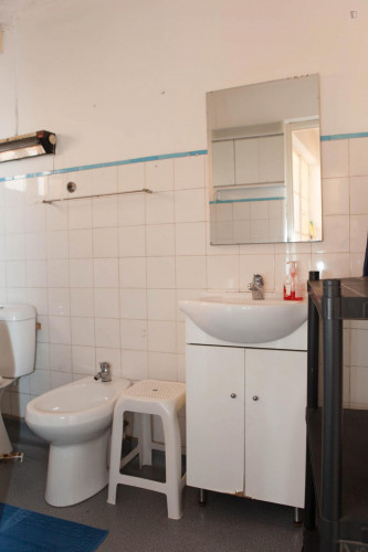 Comfy and bright single bedroom in Coimbra - Gallery - 19