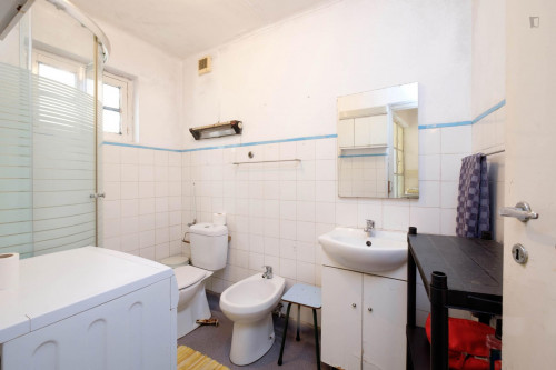 Comfy and bright single bedroom in Coimbra - Gallery - 14