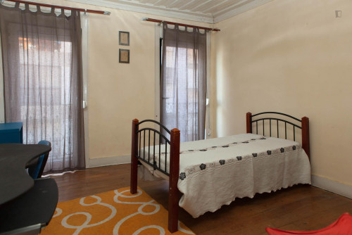 Comfy and bright single bedroom in Coimbra  - Gallery -  1