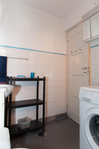Comfy and bright single bedroom in Coimbra - Gallery - 17