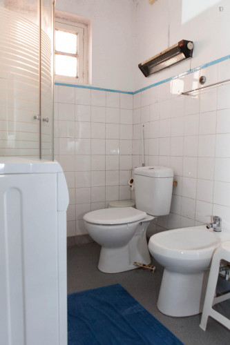Comfy and bright single bedroom in Coimbra - Gallery - 15