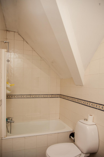 Ample double bedroom close to Universidade de Coimbra