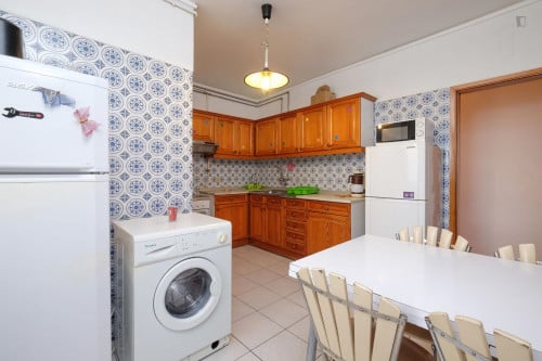 Single bedroom in 4-bedroom apartment - Gallery - 5