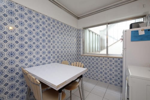 Single bedroom in 4-bedroom apartment - Gallery - 7