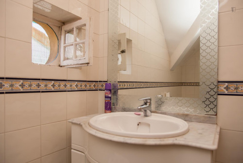 Great looking single bedroom close to Universidade de Coimbra