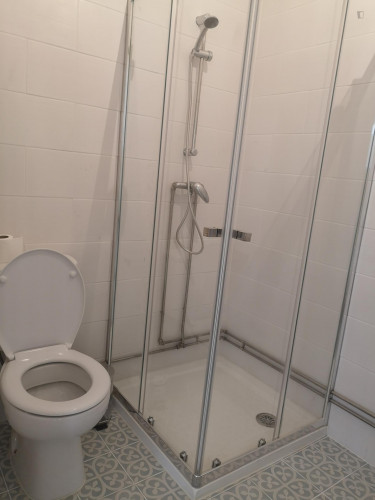Lovely and shiny single bedroom in Coimbra - Gallery - 6