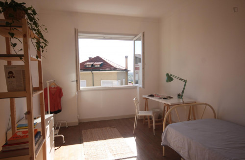 Lovely And Shiny Single Bedroom In Coimbra - 2