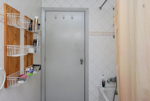 Único quarto em um apartamento de 5 quartos perto Escola Superior de Educação de Coimbra, os machos única - Gallery - 6